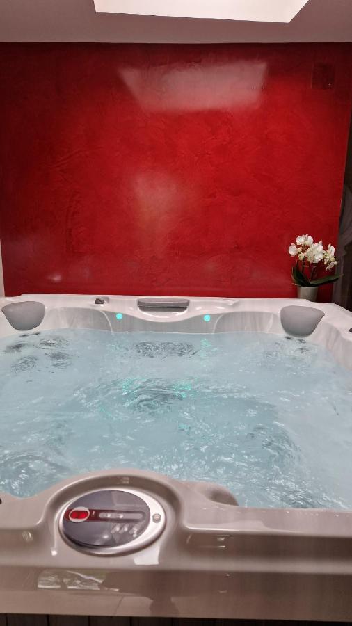 Chambre D'Hote Romantique Avec Spa Privatif Domaine Les Nuits Envoutees - Vezenobres Екстериор снимка