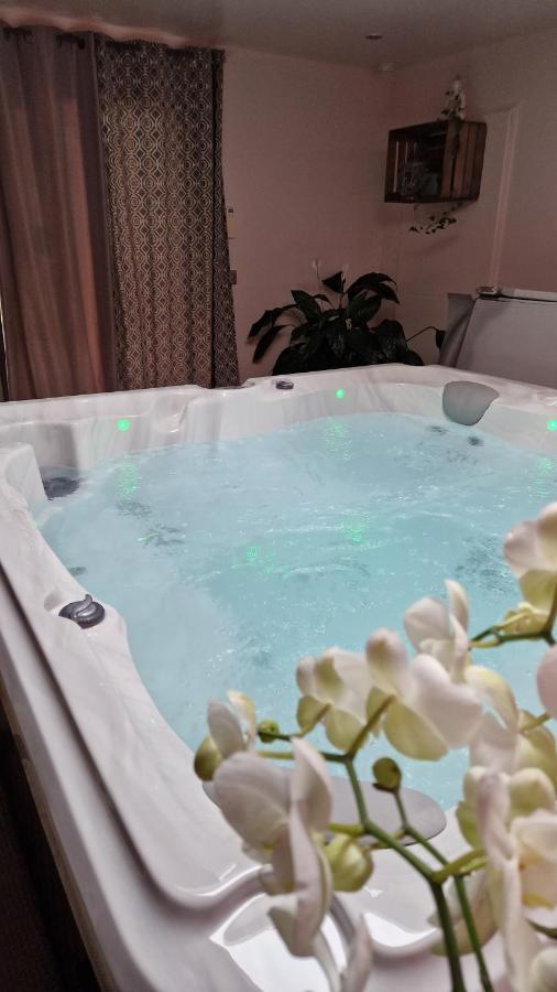 Chambre D'Hote Romantique Avec Spa Privatif Domaine Les Nuits Envoutees - Vezenobres Екстериор снимка